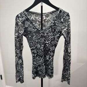 Sweet Pea Black and White Floral Long Sleeve Top